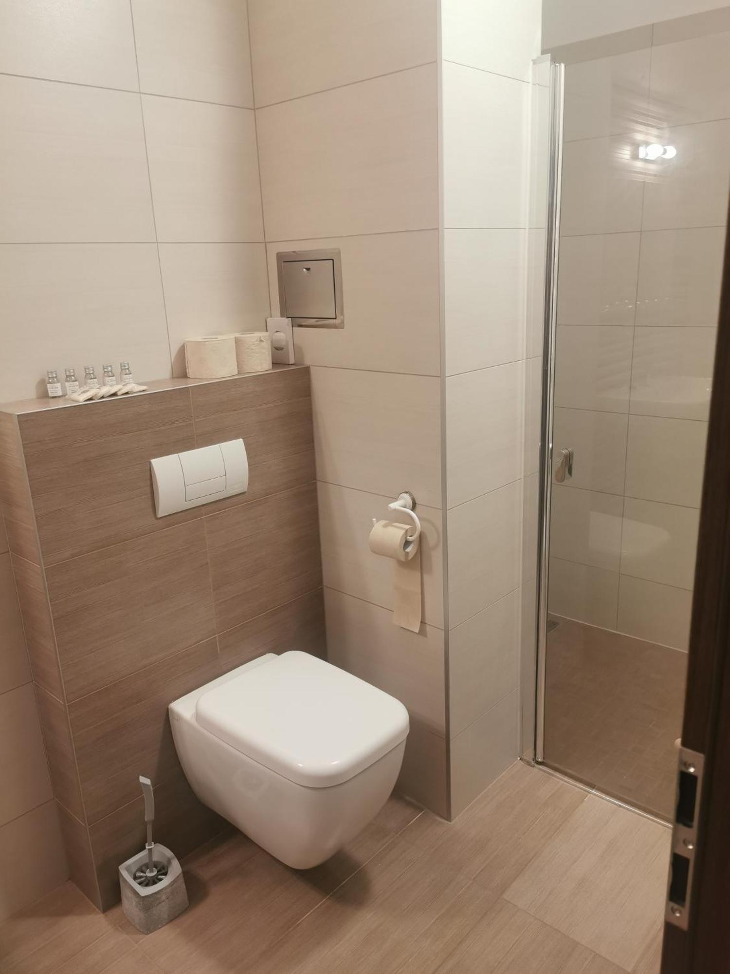 Hotel Diana Nove Mesto nad Vahom Luaran gambar