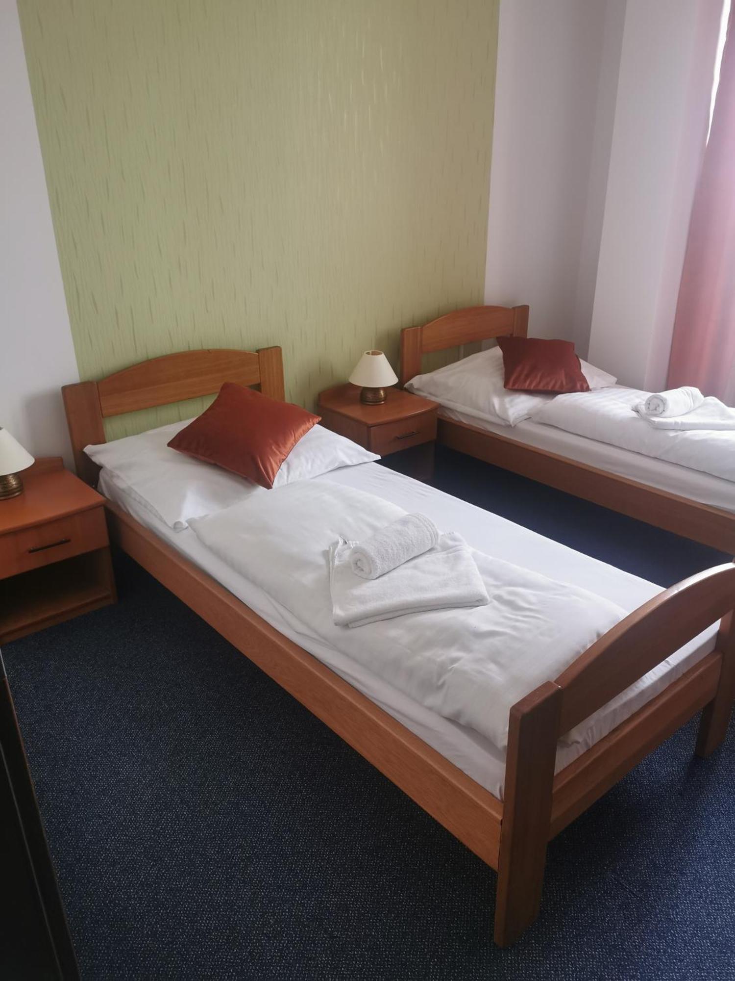 Hotel Diana Nove Mesto nad Vahom Luaran gambar