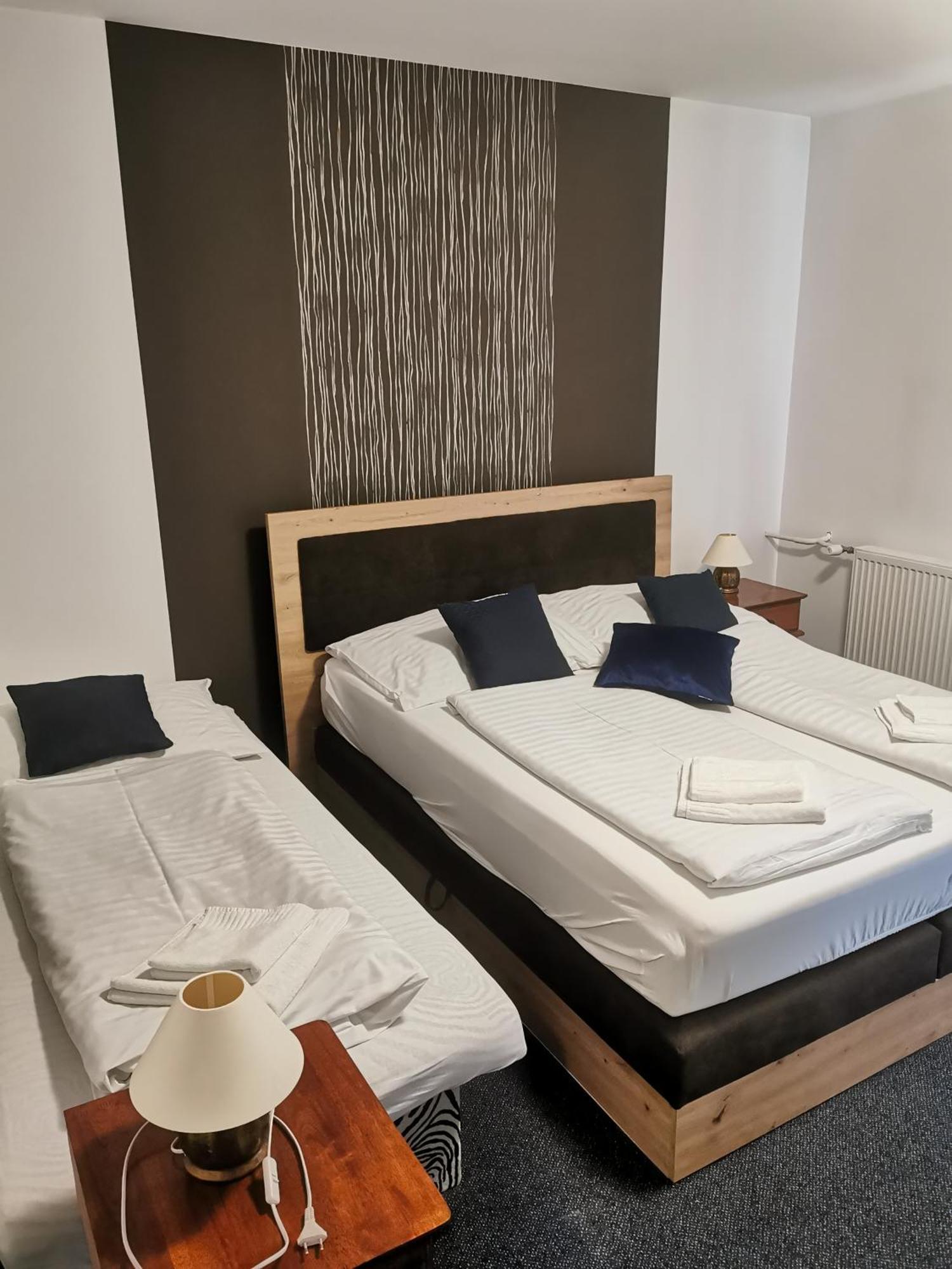 Hotel Diana Nove Mesto nad Vahom Luaran gambar
