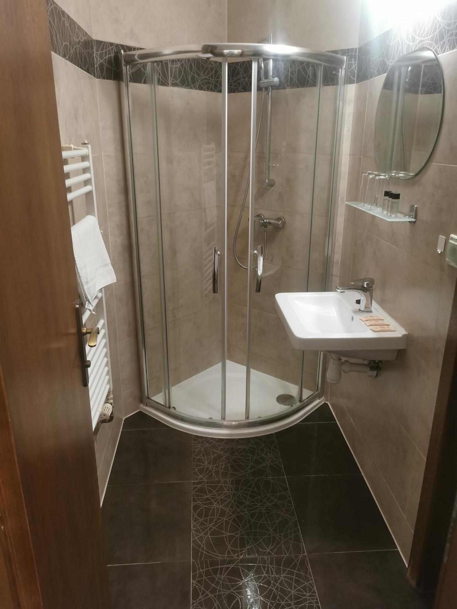 Hotel Diana Nove Mesto nad Vahom Luaran gambar