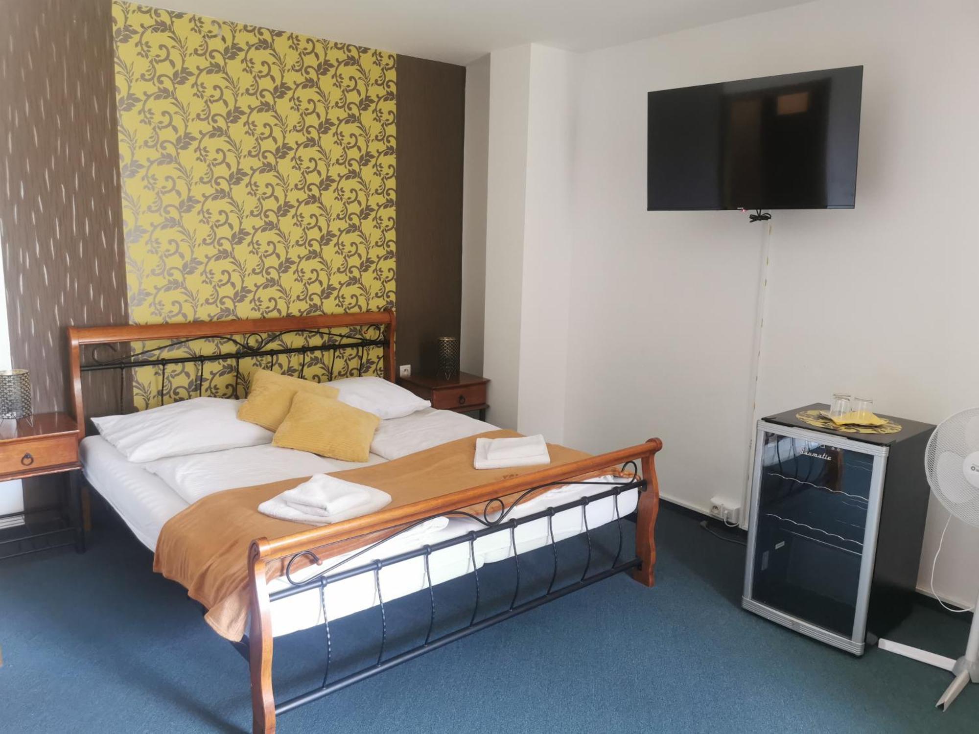 Hotel Diana Nove Mesto nad Vahom Luaran gambar