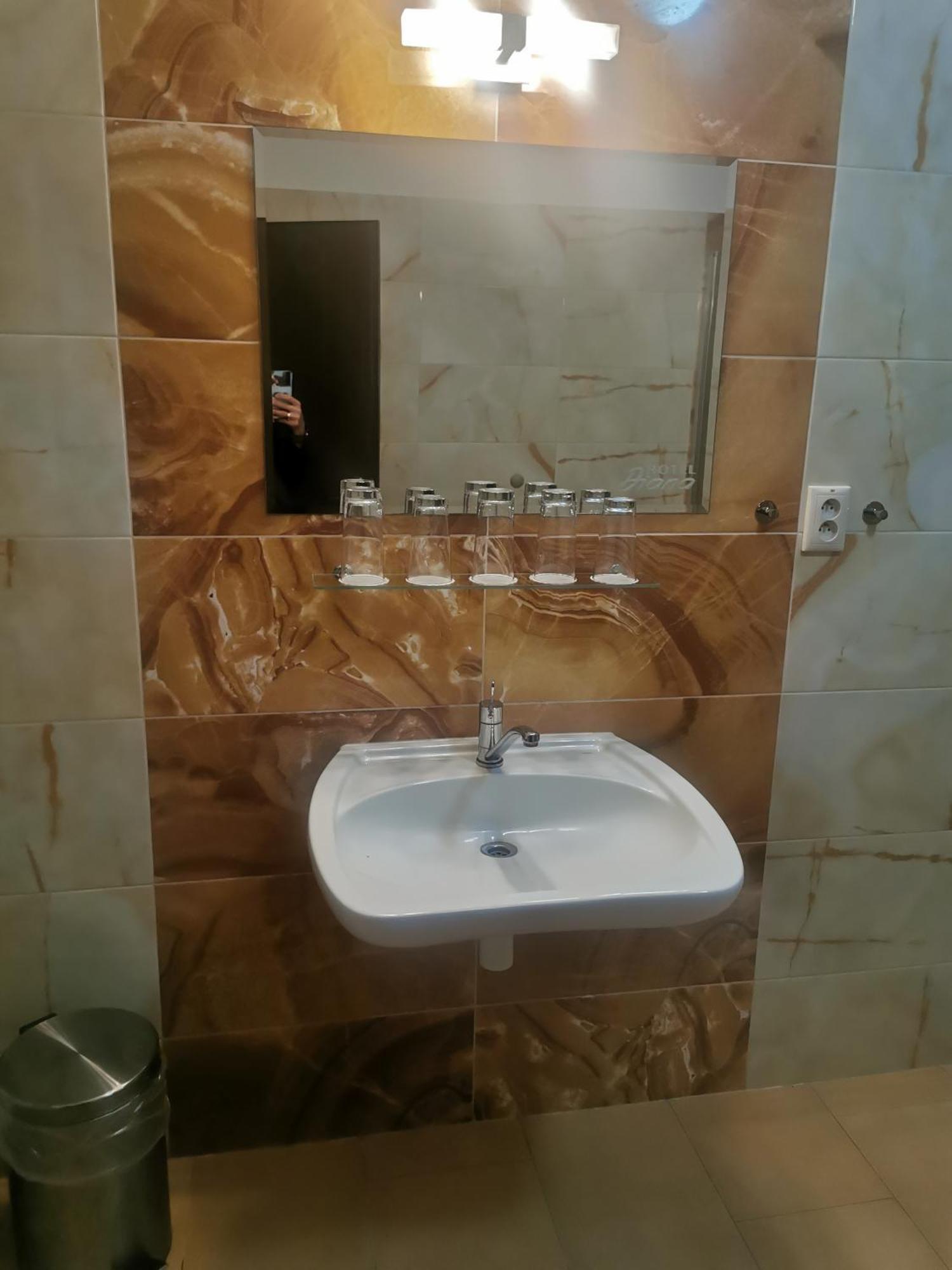 Hotel Diana Nove Mesto nad Vahom Luaran gambar