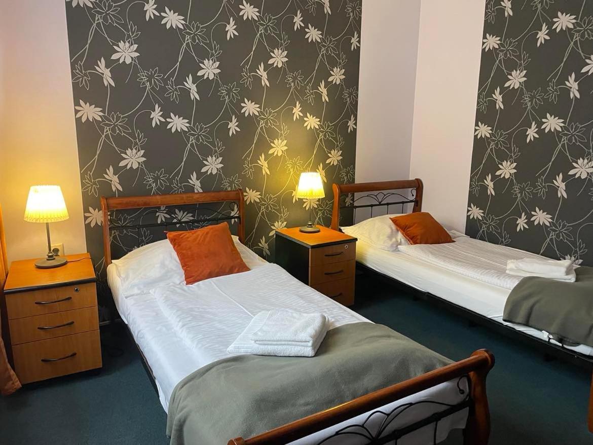 Hotel Diana Nove Mesto nad Vahom Luaran gambar