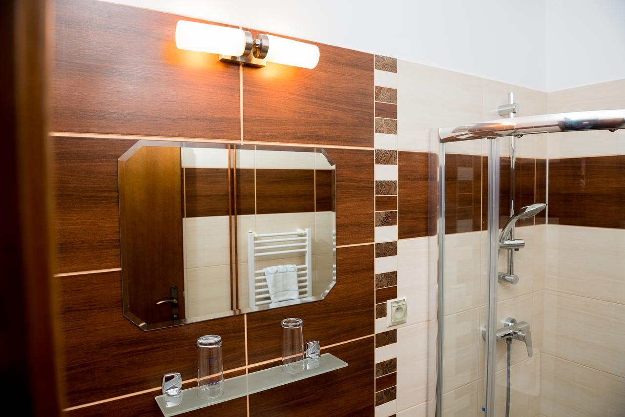 Hotel Diana Nove Mesto nad Vahom Luaran gambar