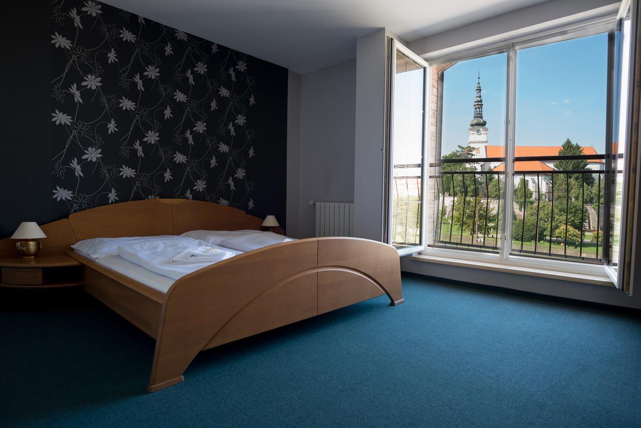Hotel Diana Nove Mesto nad Vahom Luaran gambar