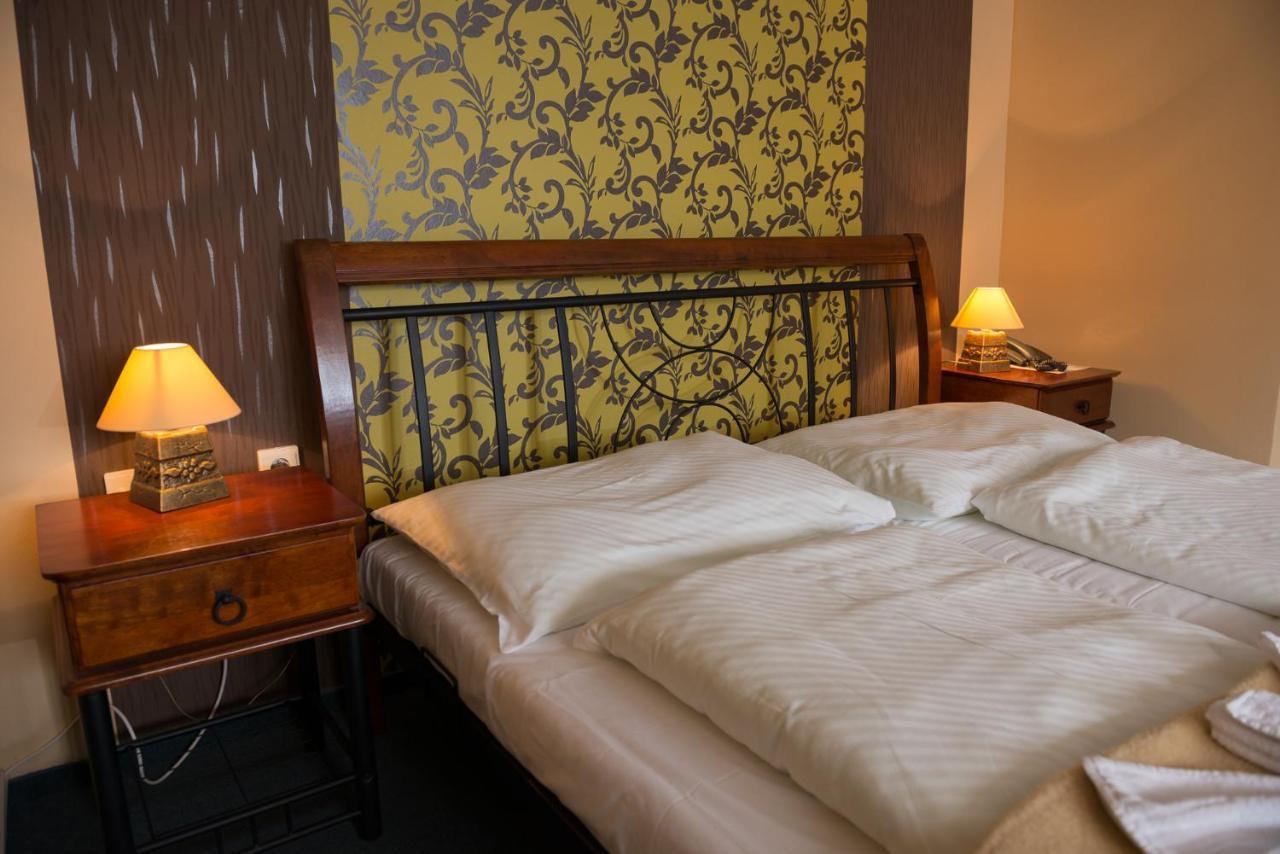 Hotel Diana Nove Mesto nad Vahom Luaran gambar