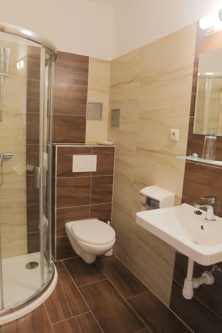 Hotel Diana Nove Mesto nad Vahom Luaran gambar