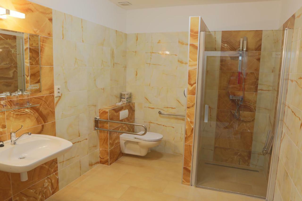 Hotel Diana Nove Mesto nad Vahom Luaran gambar