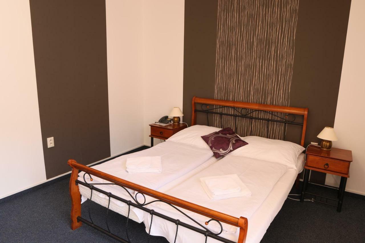 Hotel Diana Nove Mesto nad Vahom Luaran gambar