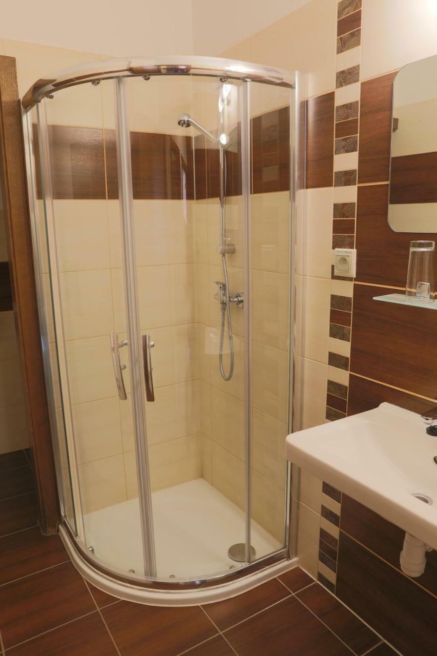 Hotel Diana Nove Mesto nad Vahom Luaran gambar